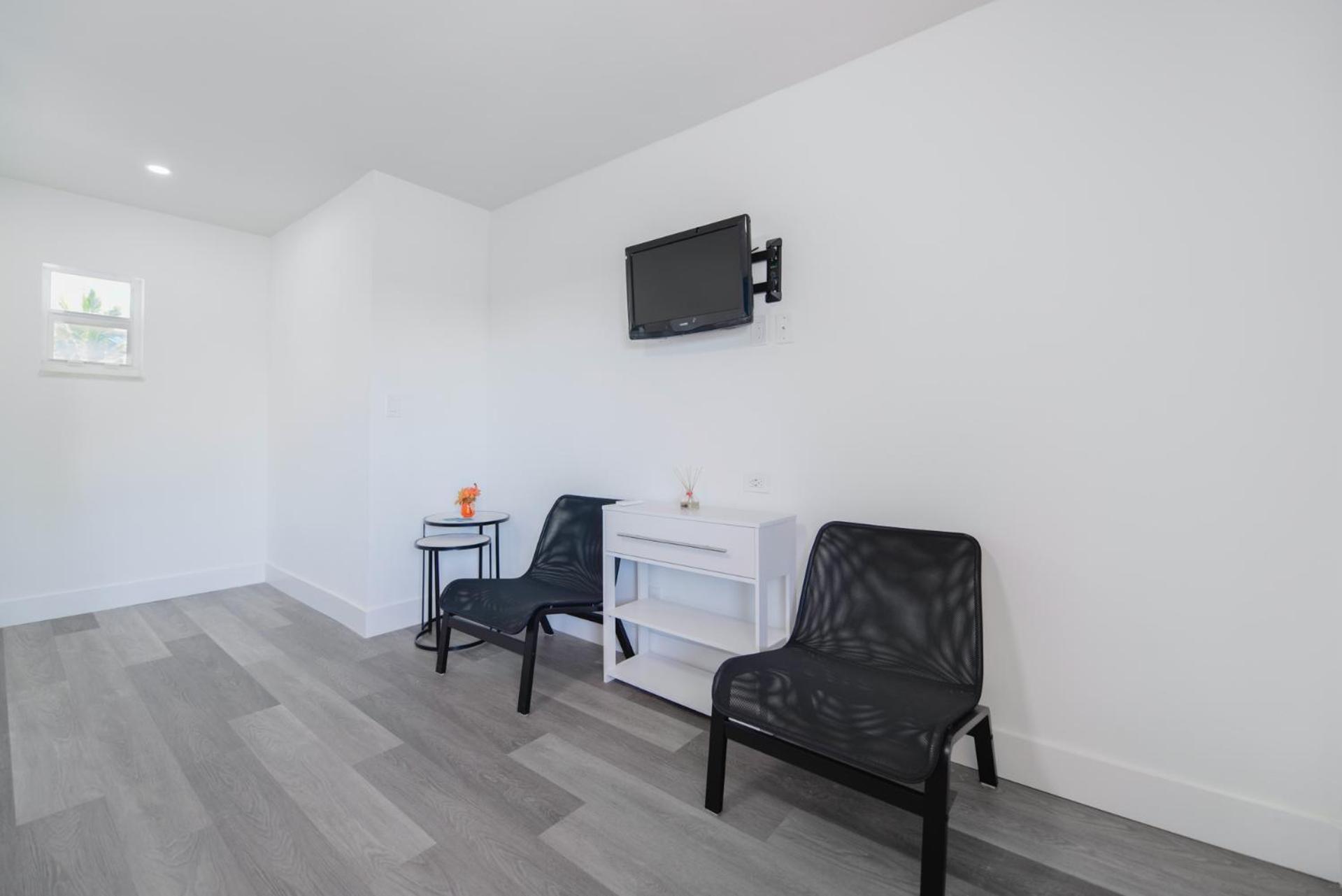 Serene Studio By The Beach With Pool - M34 Hollywood Eksteriør bilde